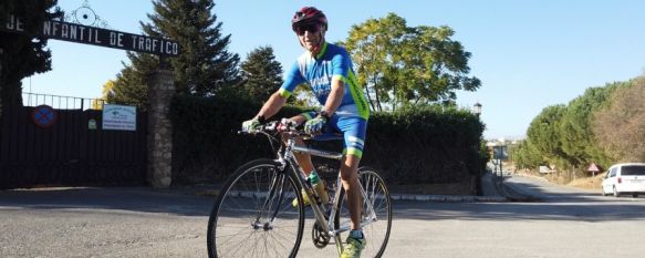 Miembro del Club Ciclista Rondeño, practica este deporte desde tres décadas.  // David Canca 