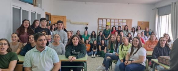 El Ministerio de Igualdad premia a los alumnos del IES Pérez de Guzmán, Los galardonados hicieron un vídeo contra los cánticos machistas del Colegio Mayor Elías Ahúja de Madrid , 22 Nov 2022 - 09:10