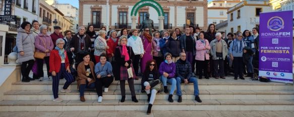 Un centenar de personas se han congregado en este espacio en el Día Internacional para la Eliminación de la Violencia contra la Mujer // Paloma González 