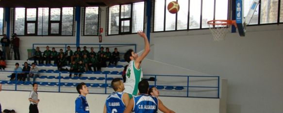 El C.B. Ronda se aúpa al liderato de la Liga de Baloncesto Andaluza, El conjunto de Paco Troyano desarboló en todo momento al C.B. Algaidas y se acabó imponiendo por un rotundo 75 a 43, 12 Feb 2012 - 00:47