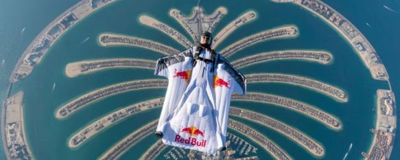 El saltador ubetense, sobre la isla artificial Palma Jumeirah, en Dubai // Red Bull