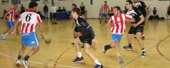 Zarpazo de la A.D. Balonmano Ronda ante un líder que no demostró nada, Los rondeños sentenciaron el partido en los doce primeros minutos con un arrollador parcial de 9-0 y la soberbia actuación de Jose Vázquez, 12 Feb 2012 - 01:05