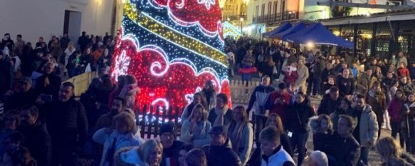 El mal tiempo no ha impedido a los viajeros disfrutar de algunas actividades, como la zambomba que tuvo lugar el pasado sábado en la plaza Teniente Arce // CharryTV