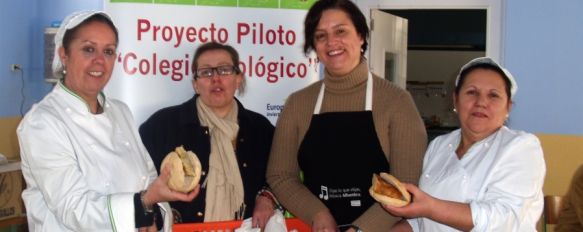 El CEDER organiza un desayuno ecológico en el Colegio Fernando de los Ríos, Se repartieron 600 bocadillos de tortilla de patatas elaborada con productos ecológicos
, 13 Feb 2012 - 16:53