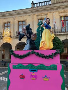 Buzón con Blancanieves en la plaza de España // CharryTV