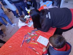 Los pequeños también han tenido la oportunidad de escribir su carta a los Reyes Magos.  // CharryTV