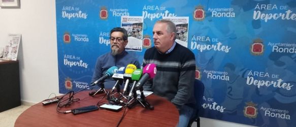 El concejal de Deportes, Carlos Mirasol, y el presidente del club Kilómetro 1, Julián Aceves, han presentado la prueba // Laura Caballero