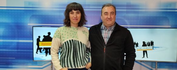 Raquel Elía y Federico Schatz, miembros de la Asociación Salvemos Campos y Montes de la Serranía de Ronda en el programa Foro Público.  // CharryTV