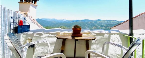 Vistas de la sierra desde la segunda planta de esta casa centenaria. // La Parra, turismo rural. Vistas de la sierra desde la segunda planta de esta casa centenaria. // La Parra, turismo rural.
