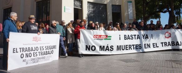 Miembros de la organización sindical han reclamado más medidas de seguridad en una concentración en Málaga. // CCOO