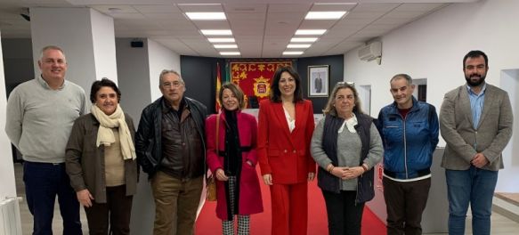 La alcaldesa de Ronda se ha reunido con los homenajeados esta mañana // Ayuntamiento de Ronda