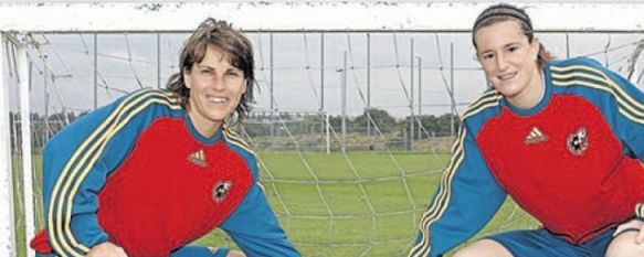 Jiménez, a la izquierda, en una de sus convocatorias con la Selección Española.  // As 