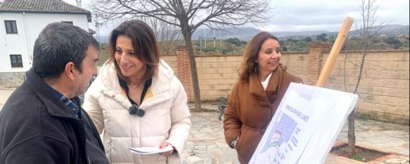 La alcaldesa de Ronda junto a la edil de Obras en la zona de actuación // Ayuntamiento de Ronda