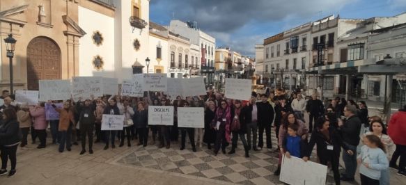 Entorno a un centenar de personas reivindican el 8M en Ronda, La asociación Rondafem ha organizado un acto en la Plaza del Socorro para conmemorar el Día Internacional de la Mujer, 08 Mar 2023 - 17:46