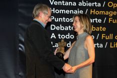 El prestigioso director Ken Loach, recibiendo la Goyesca de Honor del festival. // Pipo Fernández