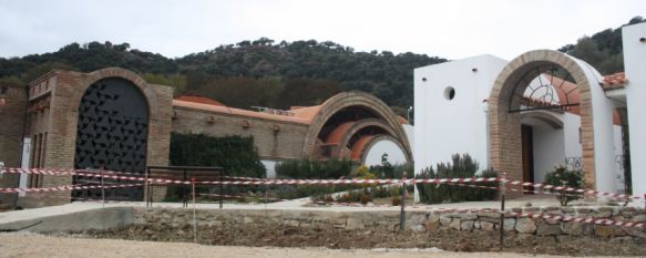 Un poblado que recrea la dominación nazarí de Al-Ándalus, en la Estación de Cortes, Representantes de la Junta como Isabel María Aguilera y Mónica Bermúdez, visitaron ayer las instalaciones de Poblado Nazarí, 17 Feb 2012 - 22:57