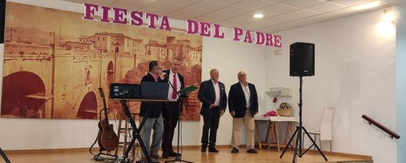 AMARO celebra su merienda por el Día del Padre, La Asociación de Mayores de Ronda reconoció a Salvador Rueda y sorteó un lote de productos, 23 Mar 2023 - 11:41