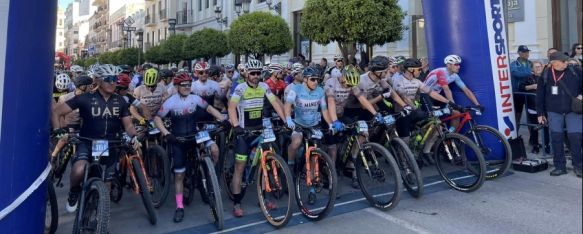 Salida de los alrededor de 300 ciclistas que participaron en la modalidad de BTT // Manolo Guerrero