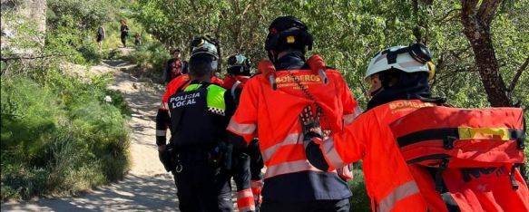 Una mujer es rescatada por los Bomberos tras caer cerca del mirador del Puente Nuevo, La víctima ha precisado asistencia sanitaria por una posible fractura en el hombro, 03 Apr 2023 - 10:26