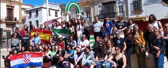 Los alumnos rondeños y extranjeros en una de sus visitas a la ciudad // IES Martín Rivero