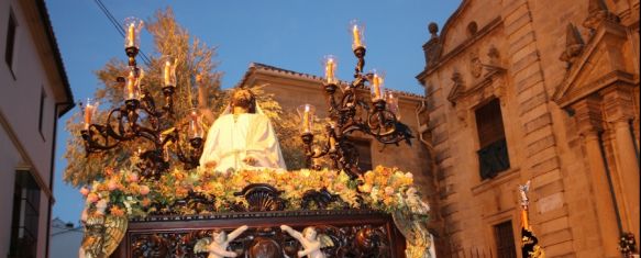 El Huerto conmueve en la noche del Lunes Santo, El paso de Cristo estrena parihuela de madera, calado del canasto y las tallas recuperadas, 03 Apr 2023 - 20:07