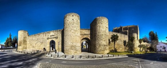 La muralla es la estructura que separaba el Mercadillo de la Necrópolis // Flickr