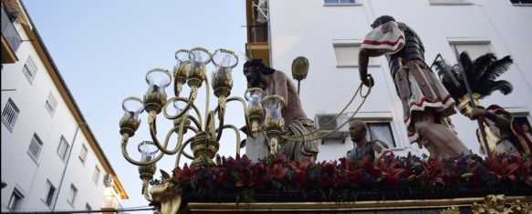 El trono de Nuestro Padre Jesús en la Columna afrontando su segunda revirá // Laura Caballero