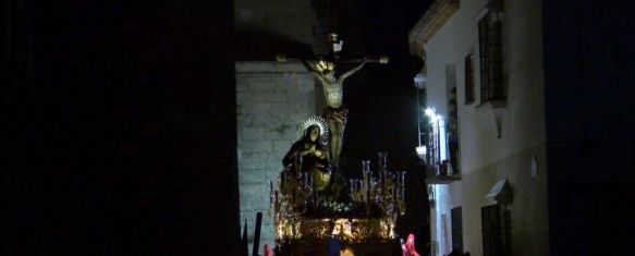 El trono del Santísimo Cristo de la Sangre y Nuestra Señora del Mayor Dolor en su salida // CharryTV