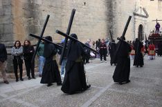 Penitentes portando cruces // CharryTV