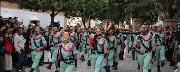 El Cristo de la Buena Muerte portada a hombros de caballeros legionarios // CharryTV