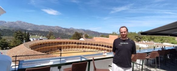 Derek Barbolla, CEO de la plataforma, frente a la plaza de toros // Laura Caballero