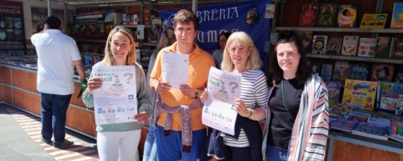 Este acto ha tenido lugar en la plaza de España, donde se sitúa la Feria del Libro hasta este 5 de mayo. // CharryTV