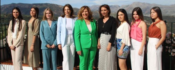 Las Damas Goyescas y la Presidenta, junto a la alcaldesa y la delegada de Fiestas en el Hotel Catalonia Ronda // Manolo Guerrero
