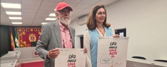 Antonio Lasanta, presidente de Cruz Roja; y la edil de Asuntos Sociales, Cristina Durán.  // CharryTV