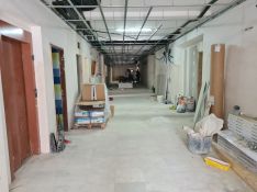 El pasillo principal del inmueble, en la planta baja.  // CharryTV