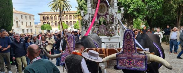 La Hermandad del Rocío de Ronda peregrina hacia la Blanca Paloma, Alrededor de 150 romeros rondeños inician el Camino portando el Simpecado en una carreta nueva, 22 May 2023 - 09:32