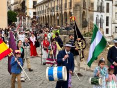 Se vivió un gran ambiente y decenas de personas acompañaron a la Hermandad del Rocío de Ronda. // CharryTV
