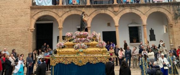 María Auxiliadora sale a las calles de Ronda rodeada de fieles, La imagen mariana pudo celebrar su día acompañada de cientos de devotos, 25 May 2023 - 10:10