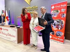 La rondeña Popi Tejada recibió una distinción por su extensa trayectoria vinculada a la asamblea local de Cruz Roja // CharryTV