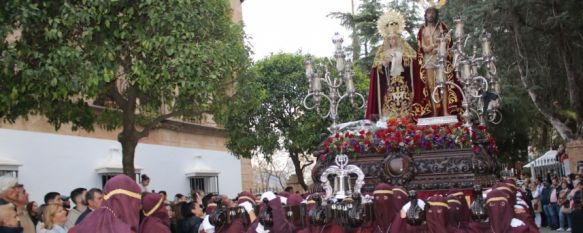 Un momento de la Estación de Penitencia del Ecce Homo y la Señora del Buen Amor en la tarde de este Jueves Santo. // CharryTV