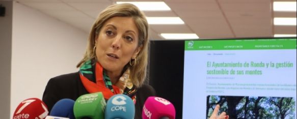 La concejala María del Carmen Martínez, en una rueda de prensa.  // CharryTV