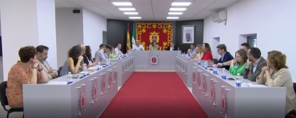 El nuevo equipo de gobierno del Ayuntamiento costará casi 380.000 euros al año, Es la cantidad, prácticamente similar a la del pasado mandato, que cobrarán los ocho ediles que tendrán dedicación exclusiva en esta legislatura en la que habrá siete cargos de confianza, 22 Jun 2023 - 12:54