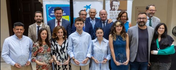 Foto de familia de los premiados en la VII edición del concurso // Fundación Manuel Alcántara