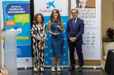 Ángela Olid, ganadora de esta edición, junto a su profesora Asunción Jiménez // Fundación Manuel Alcántara