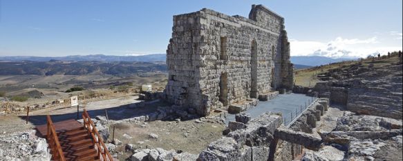 El Teatro Romano de Acinipo sale de la Lista Roja de Hispania Nostra, Tras la intervención para proteger la cávea, que realizó Sergio Valadez con medio millón de euros de la Junta; la asociación incluye el enclave en su Lista Verde, 28 Jun 2023 - 09:38