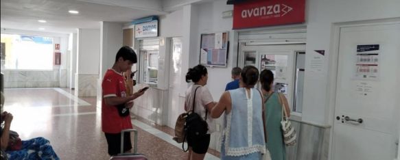 Interior de la actual estación de autobuses, que se ha quedado obsoleta por lo que el Ayuntamiento prevé la construcción de una nueva.  // CharryTV