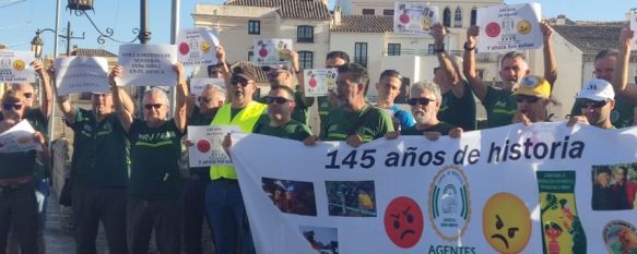 Un momento de la protesta este jueves en el exterior del Convento de Santo Domingo.  // Laura Caballero