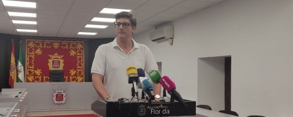 El delegado de Contratación, Jorge Fernández, en rueda de prensa // Laura Caballero