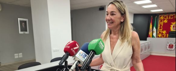 La concejala de Educación, Alicia López, en una rueda de prensa este miércoles.  // CharryTV