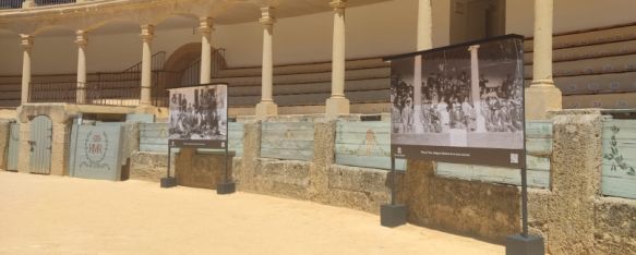 La plaza de toros acoge la experiencia interactiva del proyecto DocumentaRonda, La Real Maestranza, que ha recopilado fotos antiguas gracias a la colaboración ciudadana; expone y proyecta en una gran pantalla, en la noche de este jueves, una selección de éstas, 13 Jul 2023 - 09:51